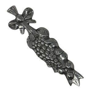 Late 20th Century Vintage Pewter Fruit Wall Hanging Arte Giancarlo Grapes Bow
